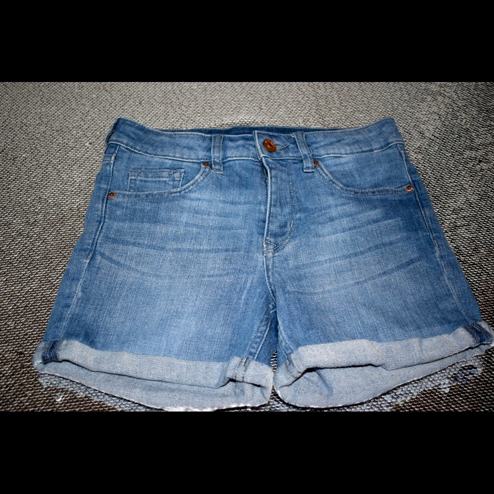 Cuffed denim shorts
